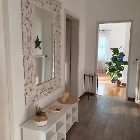דירה Charming Penthouse Near קיאסו