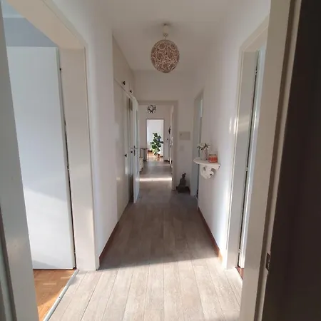 דירה Charming Penthouse Near