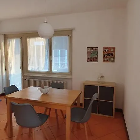 Charming Penthouse Near דירה קיאסו