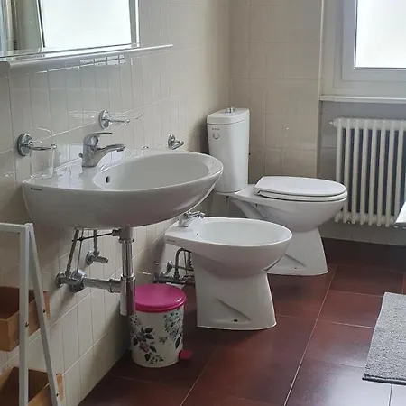 דירה Charming Penthouse Near *