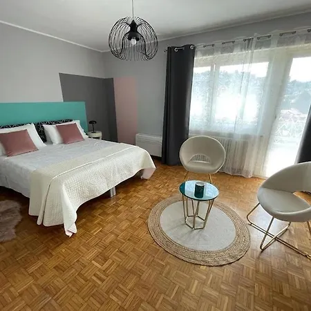 公寓 Charming Penthouse Near *