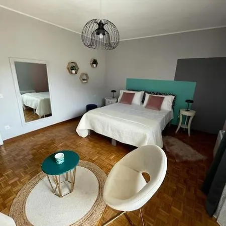 Charming Penthouse Near *