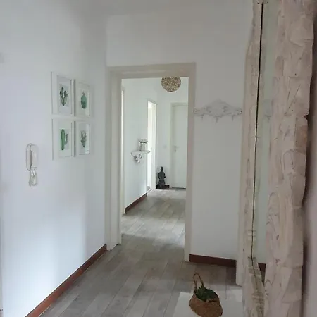Charming Penthouse Near Lejlighed Chiasso