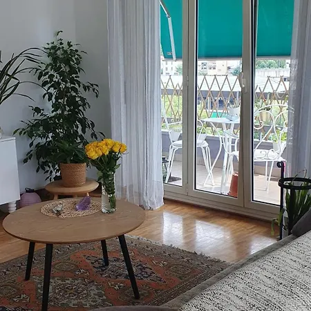 Charming Penthouse Near *